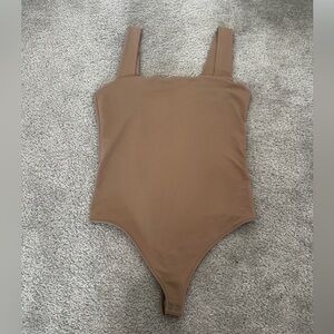 Abercrombie & Fitch Seamless Squareneck Bodysuit in Taupe Size Medium (mark)